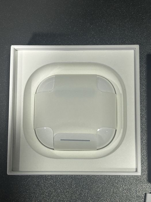 Airpods 4 оригинал не ползовались
