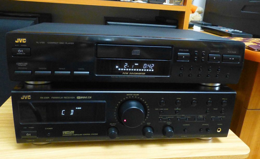 Amplituner si CD player JVC