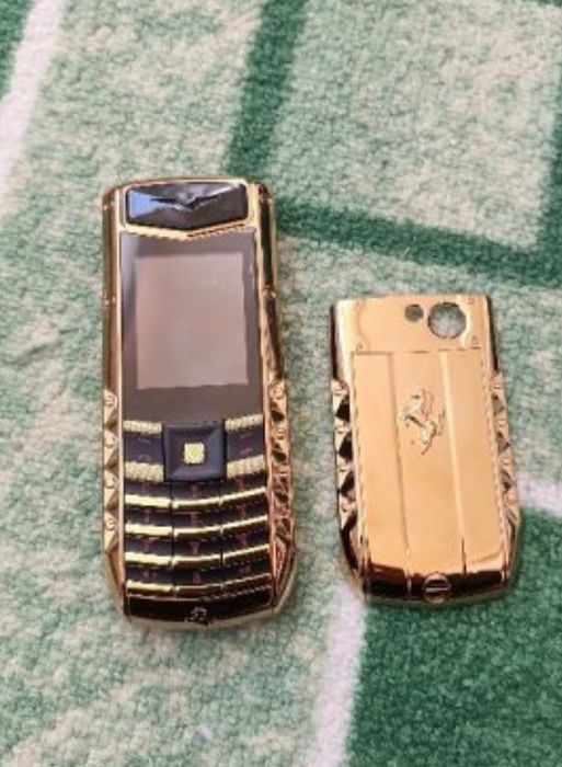 Мобилен телефон марка SERVO с две СИМ карти + кутия + зарядно + калъв