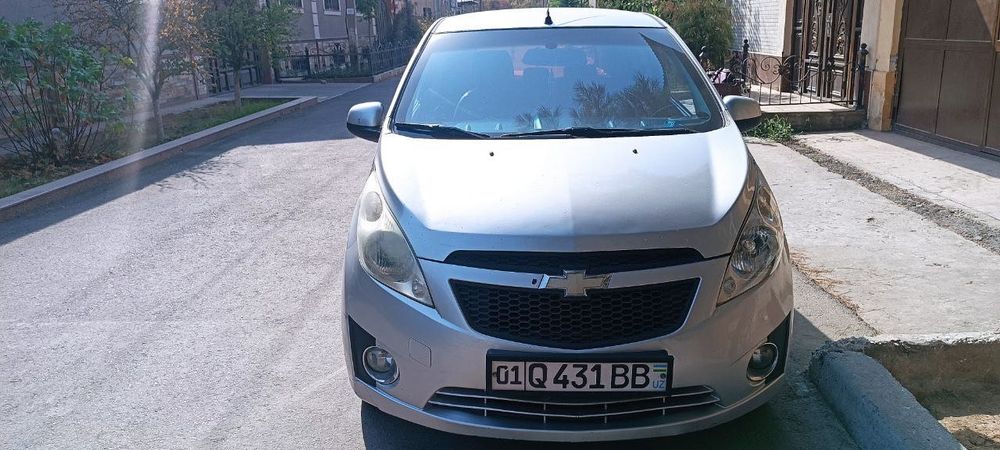 Spark moshinasi sotiladi