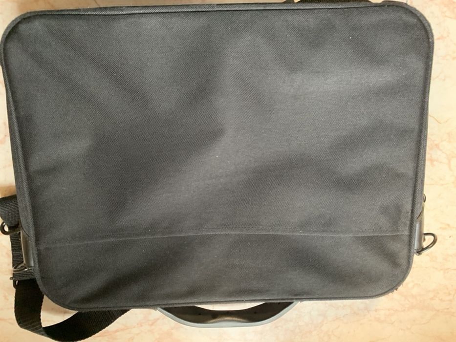 Geanta laptop Samsonite- stare estetica excelenta