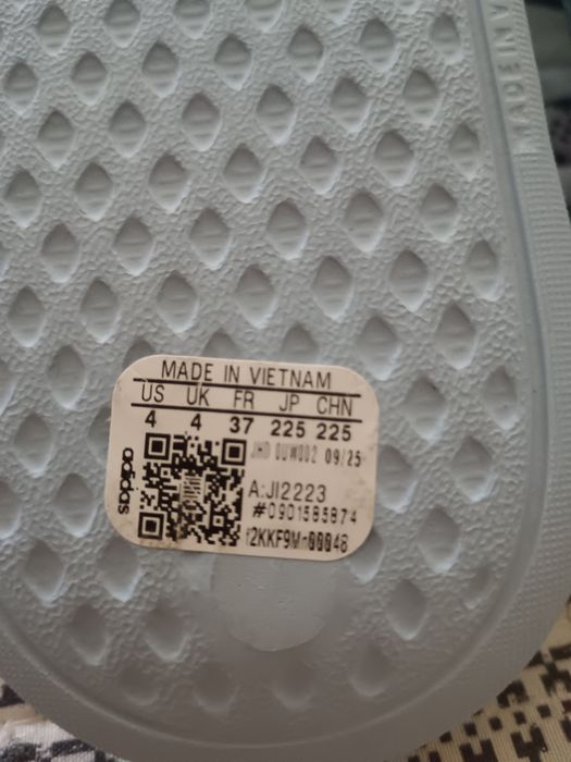 Чисто нови.Adidas. Оригинални. 36,37 номер