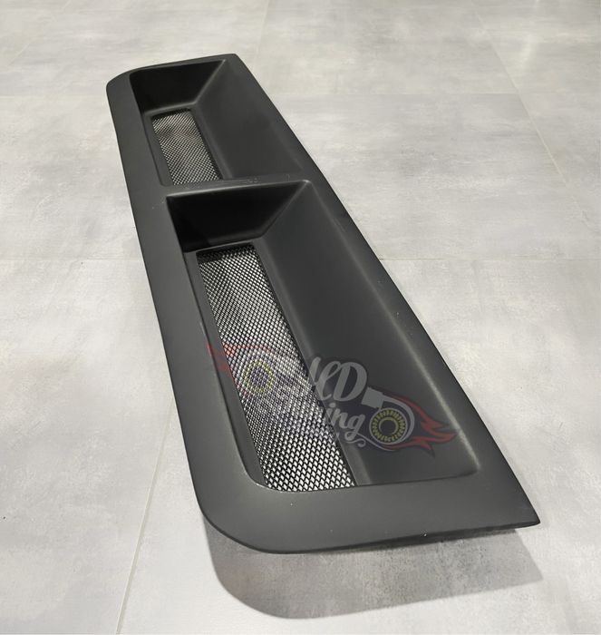 Универсальная вставка в капот