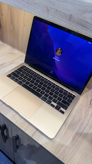 Продам Macbook air m1 8/256gb.
