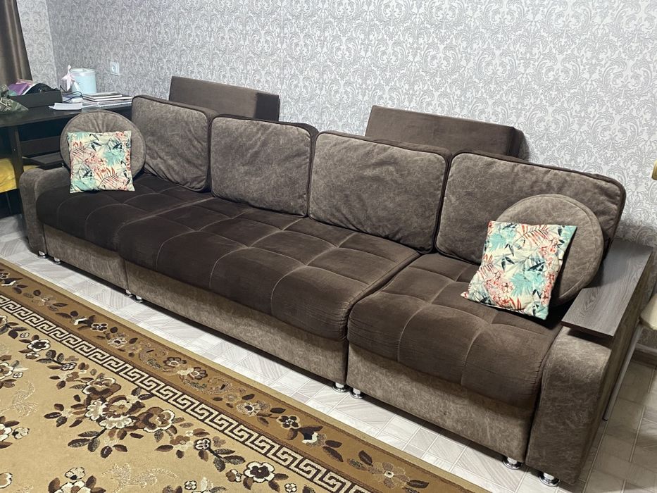 Продам диван в гостиную(срочно)