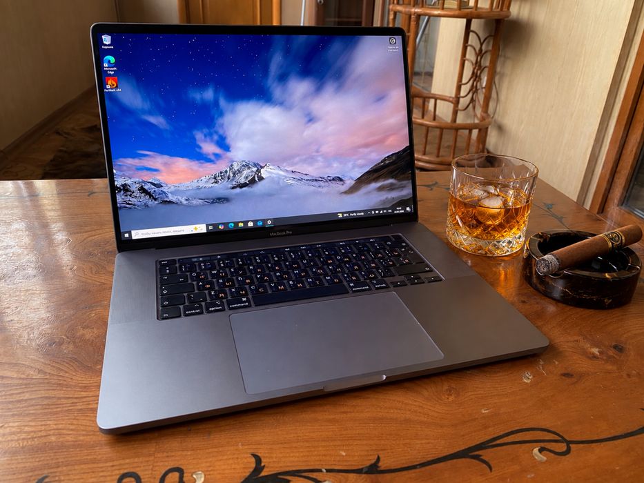 MacBook Pro 16 i9/16/1tb Radeon pro 4Gb workstation