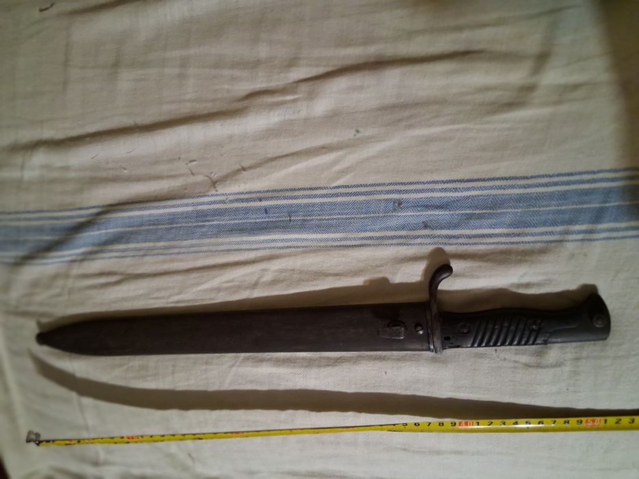 Продавам нож голям