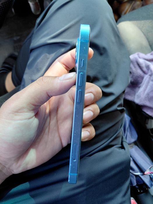 Обменяю iPhone 13 256 GB на iPhone классом выше.