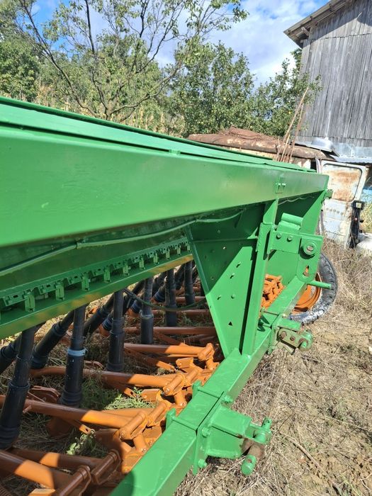 Vând semanatoare de  paioase amazone d7 de 3 metri