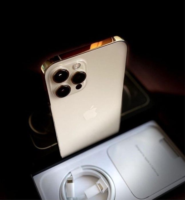 Продам айфон 12 про