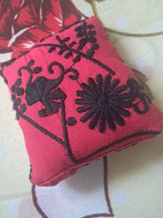 Pernuțe făcute manual umplute cu vată