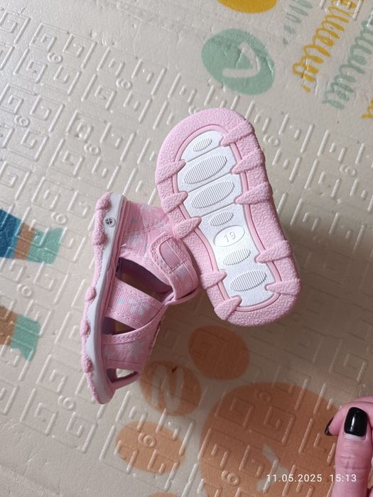 Продам сандали для девочки