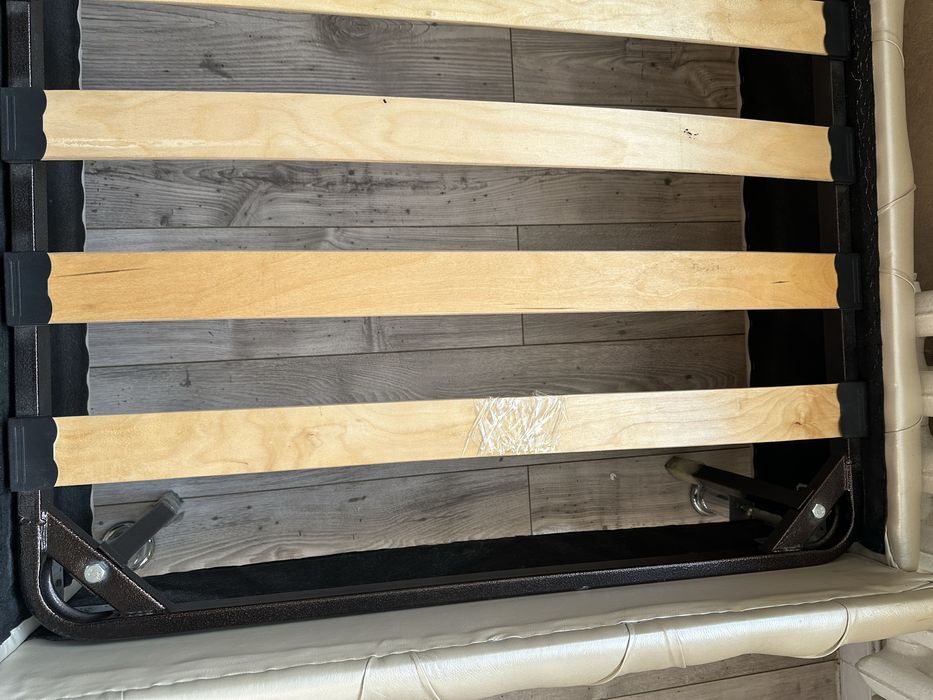 Односпальная кровать