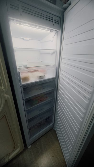 Продам морозильную камеру