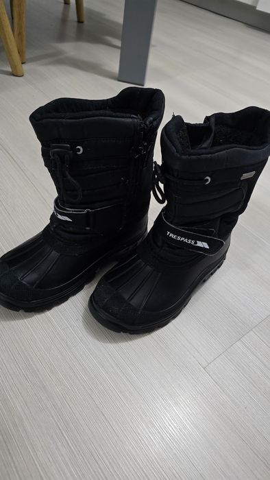 Bocanci pt baieti, marime 34
