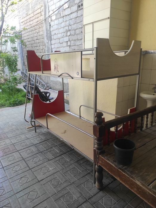 Продается двухэтажный металлический кровать
