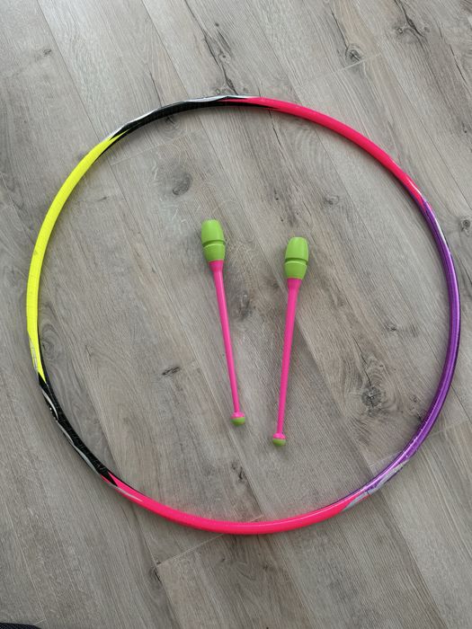 Обруч в чехле и булавы