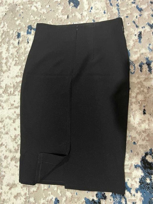 Юбки 36 размера, вязанный и типа карандаш по 100 т сум