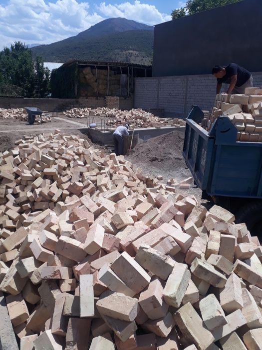 Пишган гишт ва хом гишт йетказиб берамиз