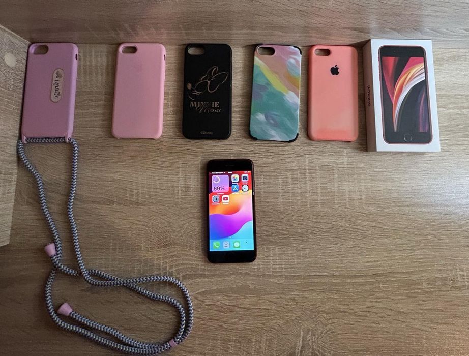 iPhone SE  - Red