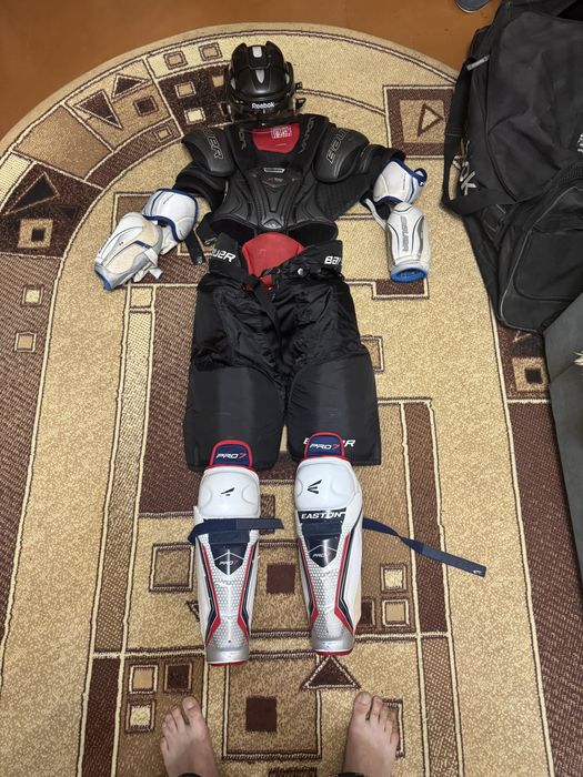 Продам хоккейную экиперовку