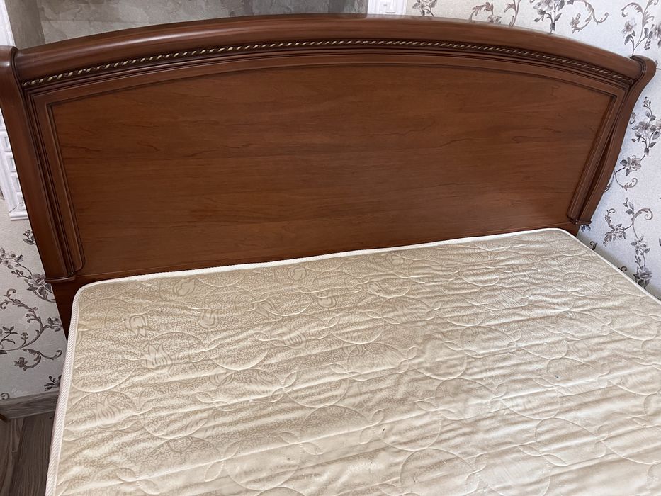 Продам двухспальную кровать