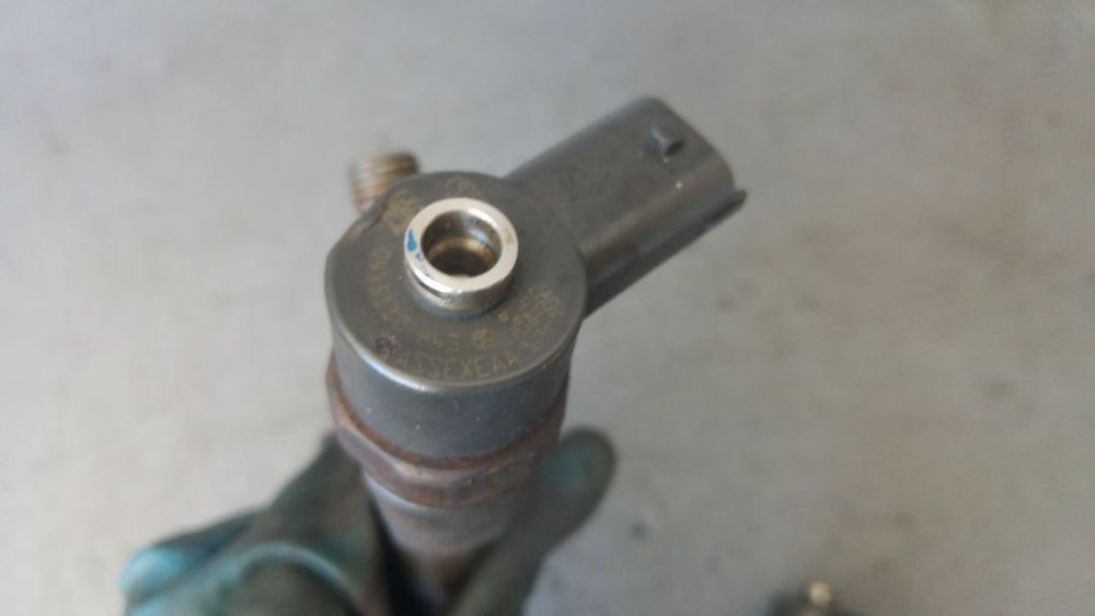 Injector 1.9 jtdm 937a5000 alfa romeo 147 0445110243