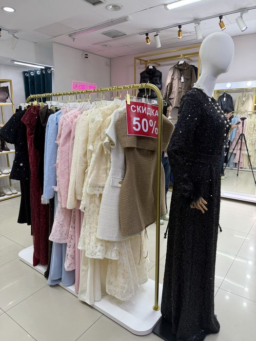 Продам оборудование для магазина одежды