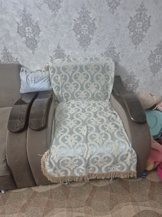 Диван с 2 креслой