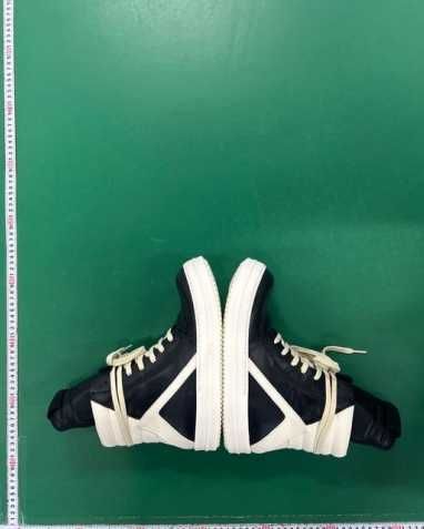 Vând urgent adidași Nike în stare bună