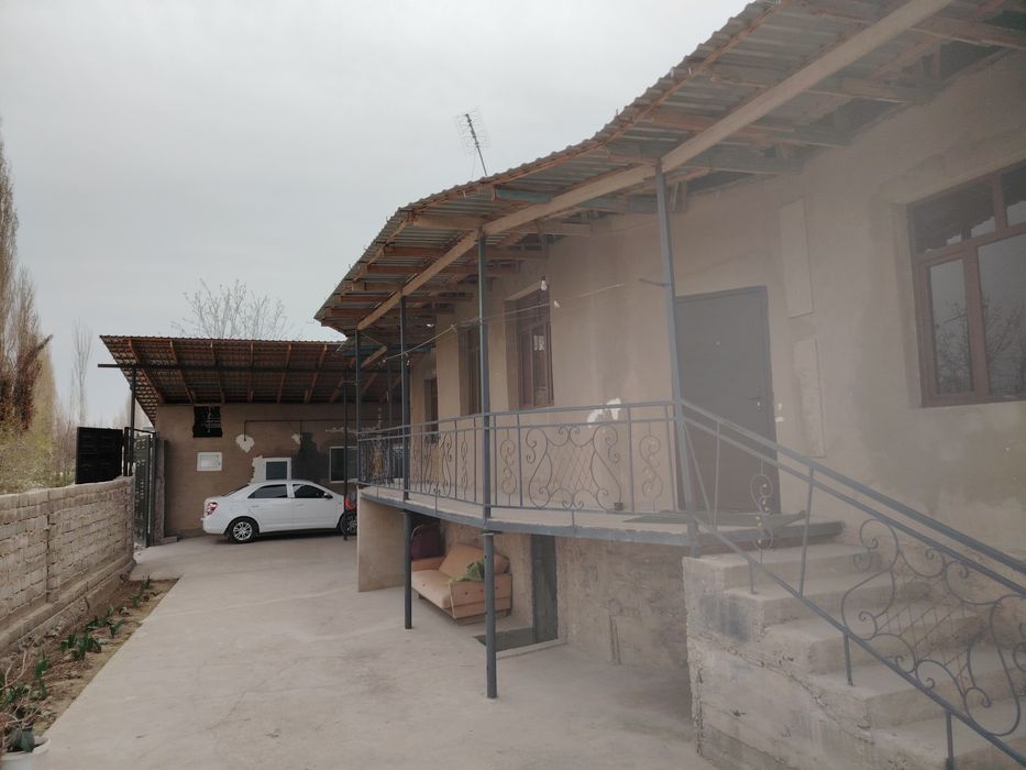 Дом с земельным участком