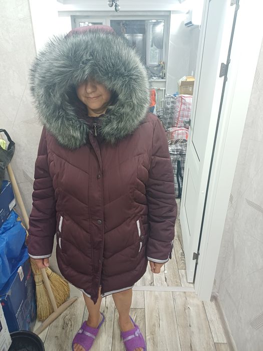 Продам куртку,бордового цвета.