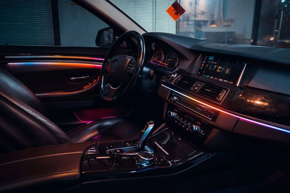 Trimuri dedicate BMW F10 Lumini ambientale Control navigatie/Aplicatie
