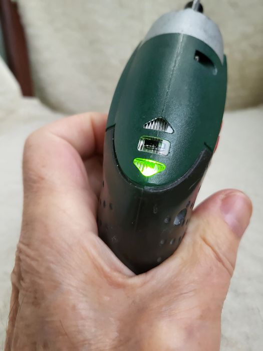 Șurubelnița  Bosch   , si bratara ceas si aparat ras
