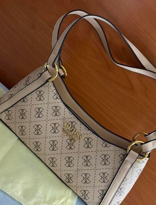 Нова чанта guess