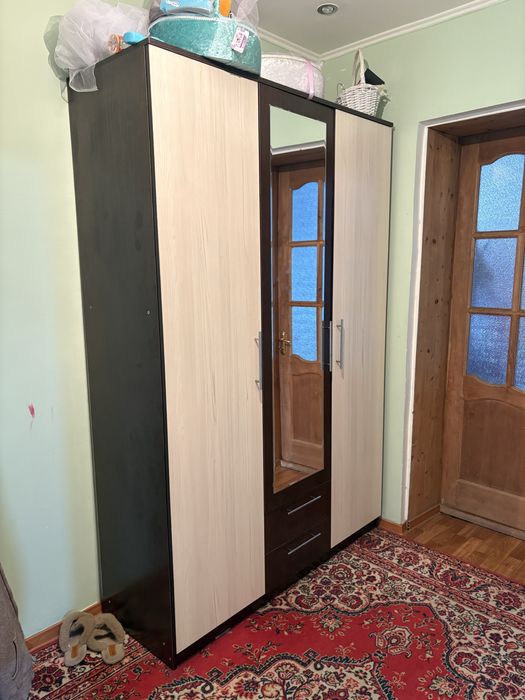 Продам б/у шкаф для одежды и вещей