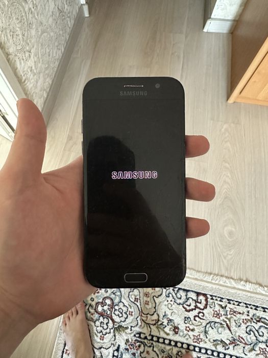 Продам два сумсунг телефона