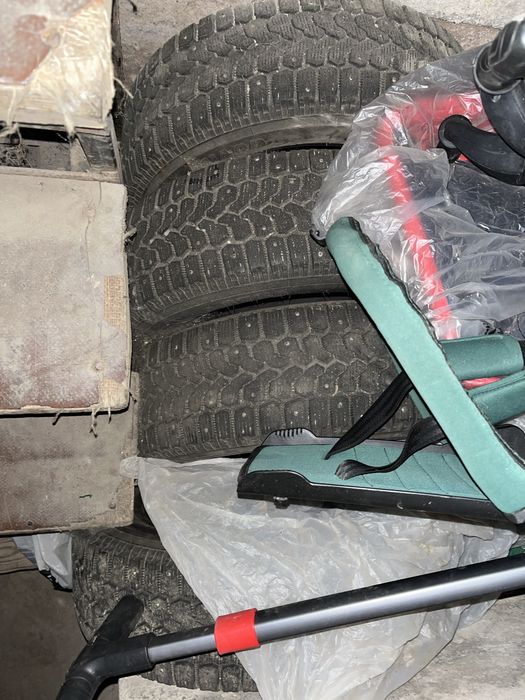 Продам комплект зимней резины 185/65 R 15