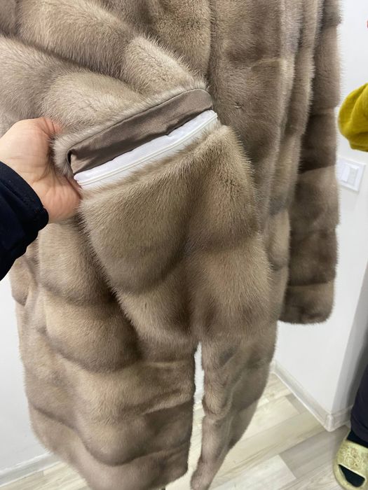 Норковая шубка серая возможна покупка с шапкой в цвет.Трансформер