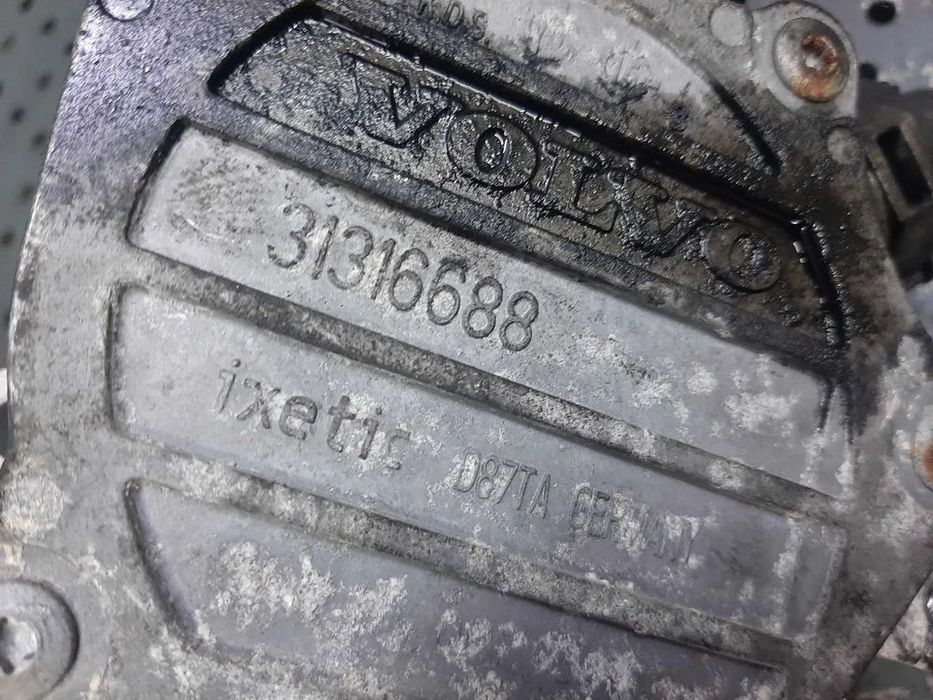pompa  vacuum 2.0 d d4204t8  volvo v40 v60  31316688