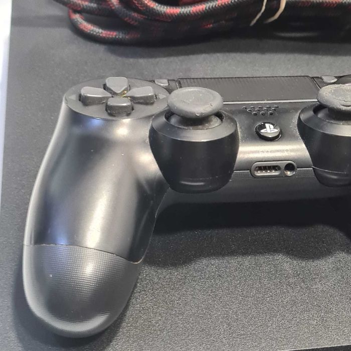 HOPE AMANET P8 PS 4 SLIM 500 gb 2x controller cablu alimentare si  5 jocuri