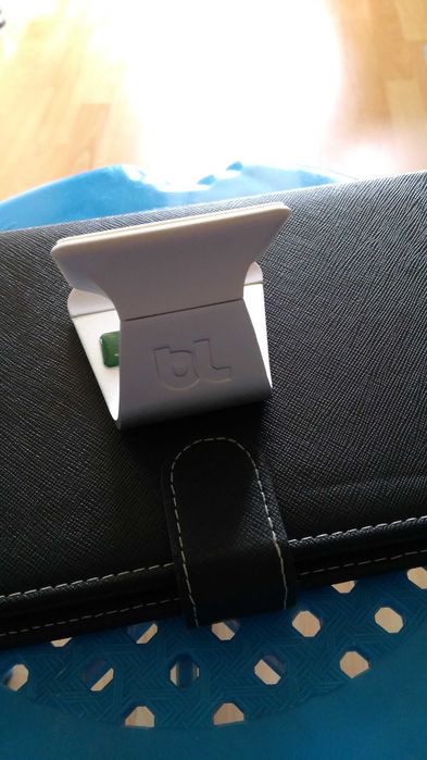 Продавам стойка за телефон метална