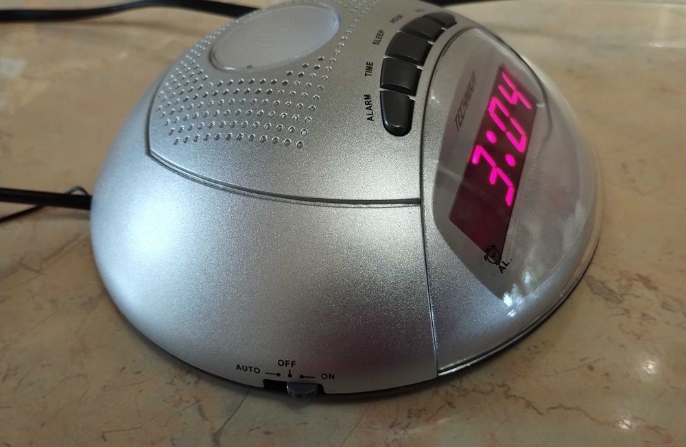 Радиочасовник Technika - нов, неизползван