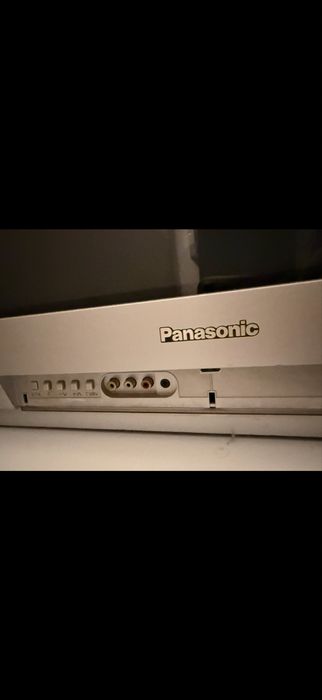 Tleevizor mare cu telecomanda