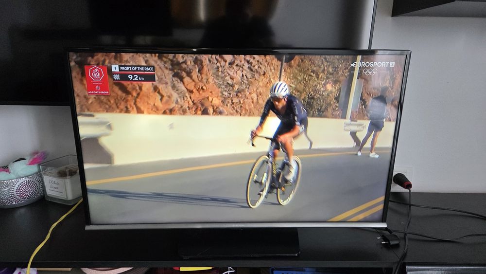 TV  SAMSUNG 80 cm 3 pete pe ecran functional 100%