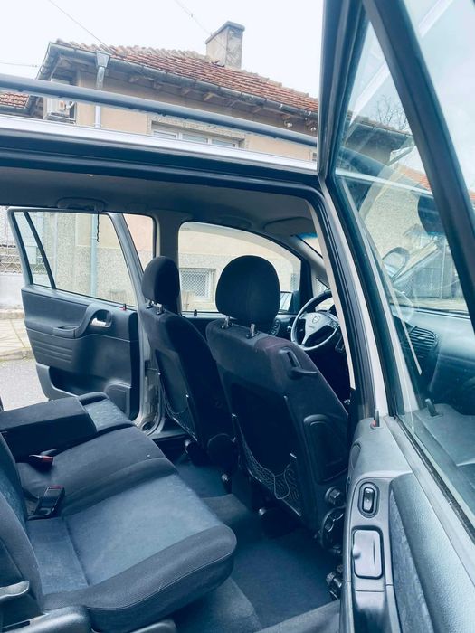 Автомобил Опел Зафира