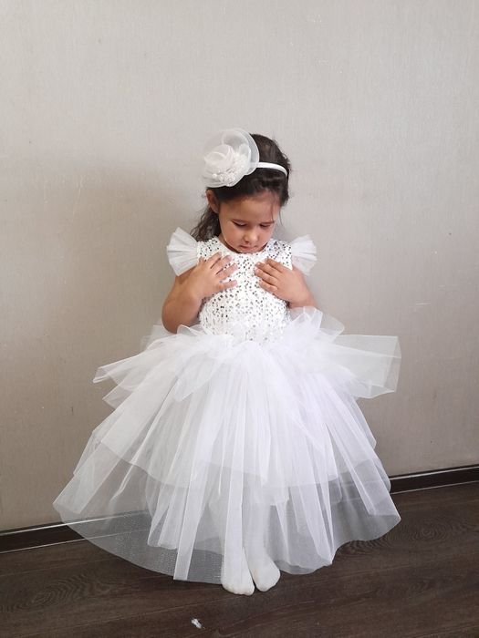 Белое платье для девочки на 8марта