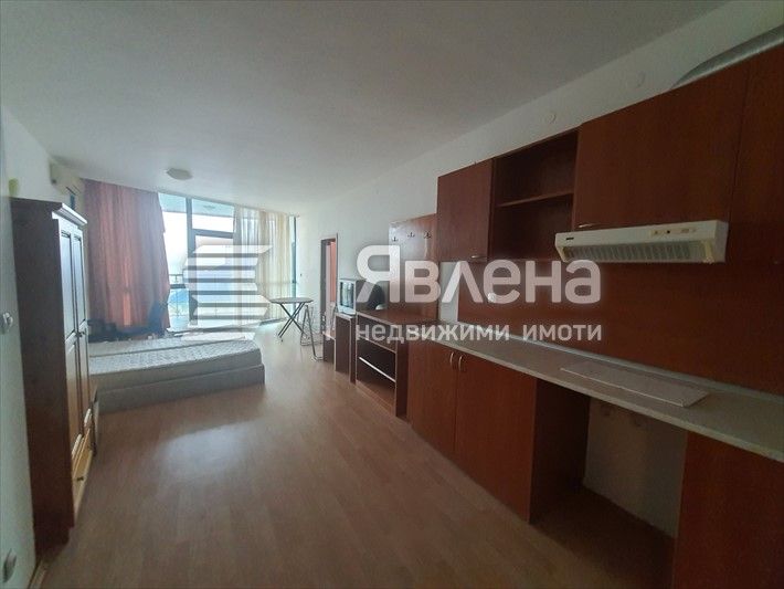 Просторен тристаен апаратамент в Приморско Дел Сол, гр.Приморско