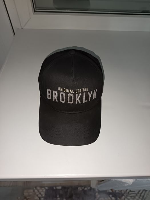 Продам.       кепки