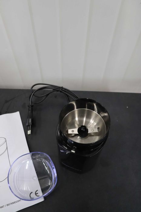 Електрическа мелница за кафе на зърна Amazon Basics, черна